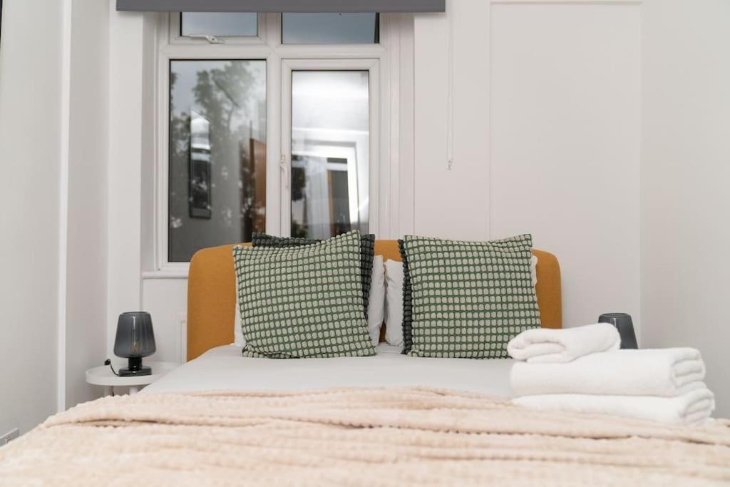 Two Bedroom Apartment By Buonomo Stays Short Lets & Serviced Accommodation In Balham With Balcony Londra Dış mekan fotoğraf
