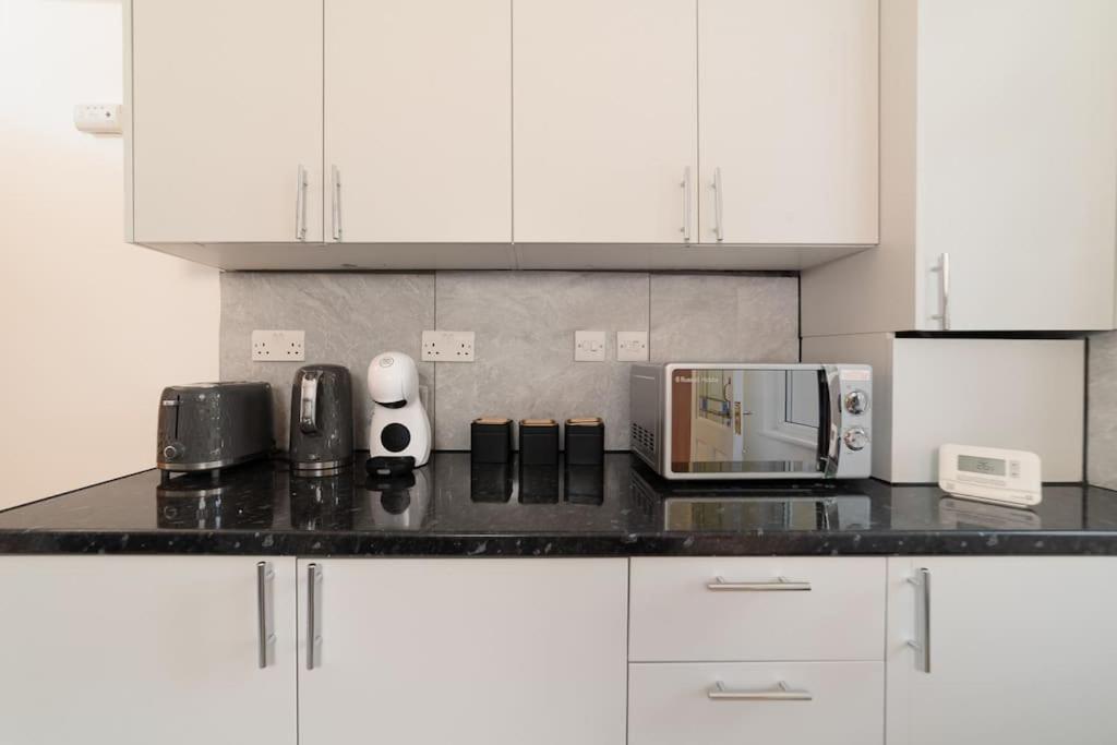 Two Bedroom Apartment By Buonomo Stays Short Lets & Serviced Accommodation In Balham With Balcony Londra Dış mekan fotoğraf