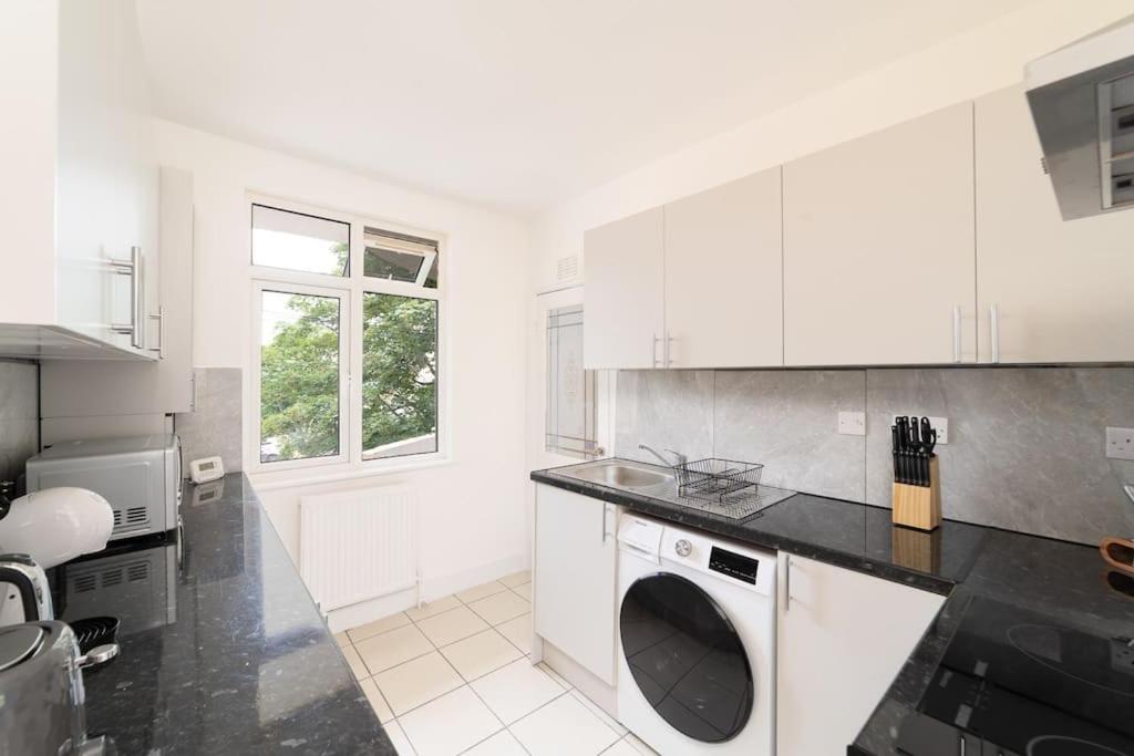 Two Bedroom Apartment By Buonomo Stays Short Lets & Serviced Accommodation In Balham With Balcony Londra Dış mekan fotoğraf